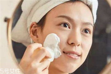 脸上有鸡皮肤怎么消除,脸上有鸡皮疙瘩似的点点怎么办 脸上有鸡皮肤怎么消除,脸上有鸡皮疙瘩似的点点怎么办