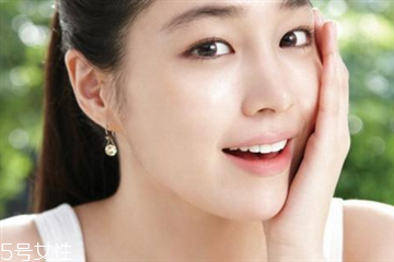 鸡皮肤是缺什么,鸡皮肤是什么原因引起的