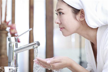 如何判断角质层薄厚,怎么看角质层薄不薄 如何判断角质层薄厚,怎么看角质层薄不薄