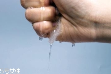 什么精华液收缩毛孔最好,哪种护肤品收缩毛孔效果好