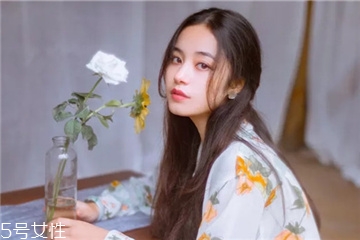 18岁用什么爽肤水比较好,20岁用什么补水护肤品好