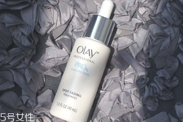 olay小白瓶需要避光吗?,olay小白瓶可以在灯光下用吗 olay小白瓶需要避光吗?,olay小白瓶可以在灯光下用吗