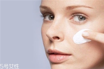 如何改善皮肤暗沉发黄,怎么改善皮肤暗黄 如何改善皮肤暗沉发黄,怎么改善皮肤暗黄