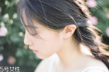 美白精华多大年龄可以用,美白精华一次用多少