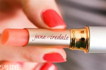 口红打底用什么润唇膏,什么润唇膏打底最好用