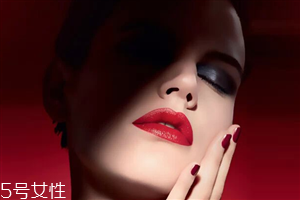 嘴唇暗沉怎么改善,嘴唇暗用什么颜色口红