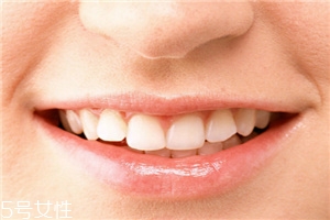 嘴唇脱皮是什么原因导致的,嘴唇老是起皮是什么原因怎么办