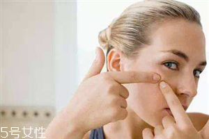 挤痘挤出血了怎么办,青春痘破了流血怎么弄
