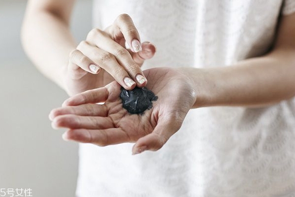 什么泥膜去黑头效果好,矿物泥去黑头粉刺鼻膜副作用