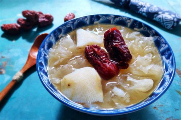 银耳汤一次煮多少合适(银耳汤一般要煮多少分钟)