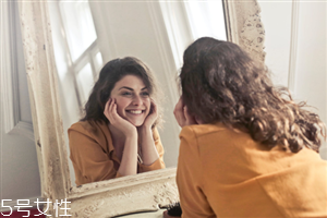 面膜添加荧光剂的作用,面膜里有荧光剂吗