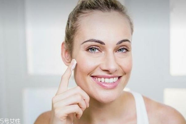 日霜跟晚霜的区别,是日霜还是晚霜