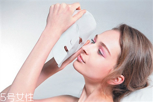 早上和晚上敷面膜哪个效果好,面膜是早上用好还是晚上用好