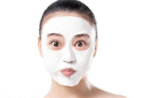 面粉做面膜会堵塞毛孔吗,敷面膜会堵塞毛孔吗