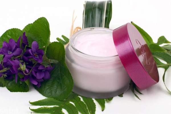 护肤品都有防腐剂吗,护肤品里有防腐剂是不是还不如不用?