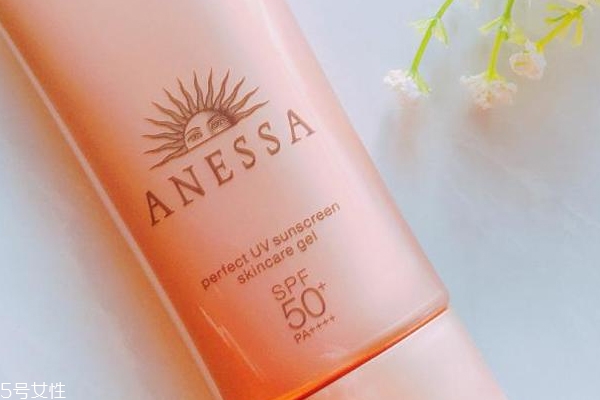 安耐晒小金瓶需要卸妆吗,擦了安耐晒需要卸妆吗