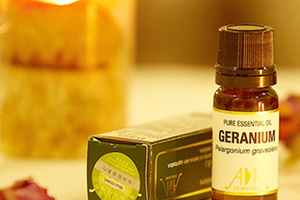 天竺葵精油可以擦脸吗,天竺葵精油对头发的功效和作用 天竺葵精油可以擦脸吗,天竺葵精油对头发的功效和作用