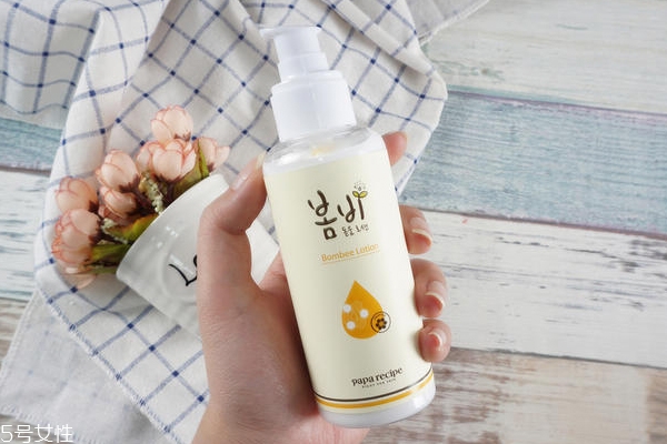 春雨蜂蜜水乳好用吗,谷雨水乳会致痘