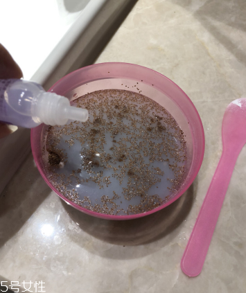 薏仁水可以和海藻一起做面膜吗,海藻面膜可以用爽肤水调吗 薏仁水可以和海藻一起做面膜吗,海藻面膜可以用爽肤水调吗