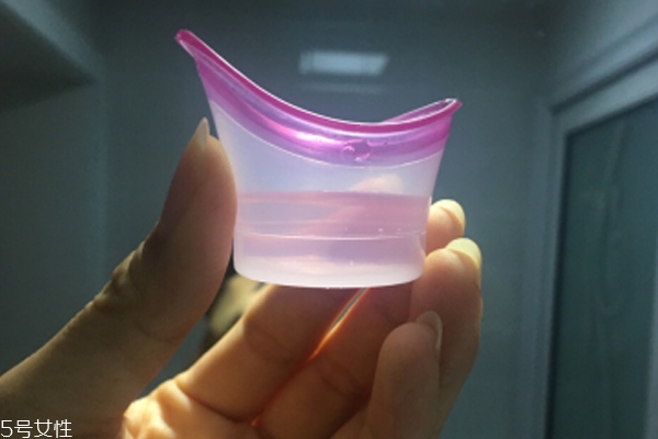 滴眼液后嘴巴很苦,滴眼液为什么嘴巴苦