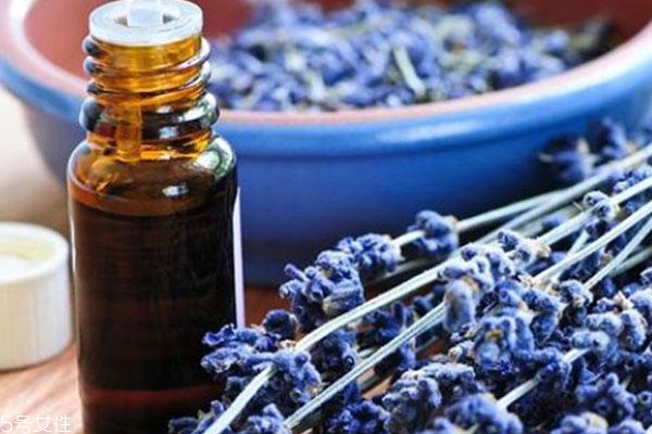 香奈儿夜间精华液怎么用,夜间精华液使用步骤