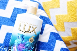 力士沐浴露跟黑鸦片味道一样,力士恣情晚香是女士还是男士沐浴露