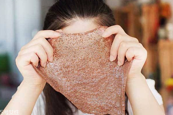 海藻面膜可以加精华液吗?,海藻面膜加精华液有啥效果