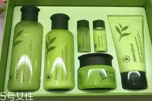 悦诗风吟和ahc的水乳哪个好用,ahc好还是悦诗风吟好用