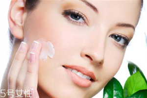 涂上乳液后脸有点刺痛,为什么脸涂乳液会刺痛的感觉