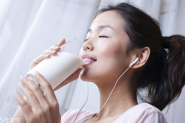 夏天不长痘冬天长痘痘,夏天不长痘冬天长痘怎么回事 夏天不长痘冬天长痘痘,夏天不长痘冬天长痘怎么回事