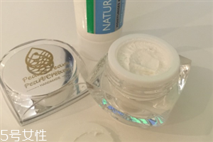 为什么擦珍珠膏脸会红,珍珠膏可以直接涂脸上吗