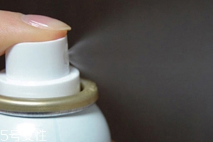 保湿喷雾可以喷头发吗,头发保湿喷雾有什么用 保湿喷雾可以喷头发吗,头发保湿喷雾有什么用