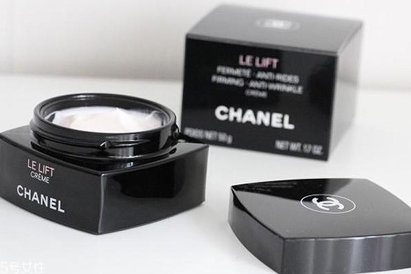 香奈儿智慧紧肤乳霜适合年龄,香奈儿奢华精萃轻盈乳霜