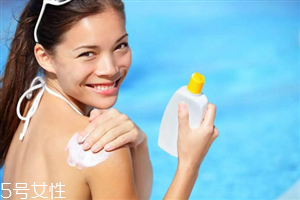 防晒喷雾和隔离霜哪个先用,防晒隔离喷雾在什么时候用 防晒喷雾和隔离霜哪个先用,防晒隔离喷雾在什么时候用