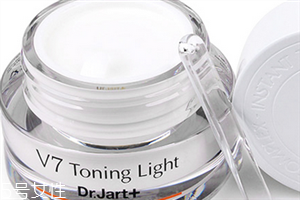 经常涂素颜霜会变白吗,素颜霜为什么一抹就白