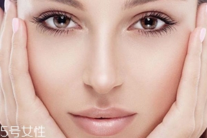 内干外油的皮肤适合用哪款护肤品,油性干皮肤用什么护肤品比较好