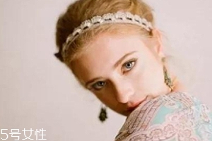 脸上长痘毛孔大黑头多怎么办,毛孔大黑头多怎么办用什么洗面奶或者补水的