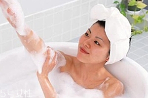 后背起痘痘怎么治疗,青春期孩子后背长痘痘怎么治