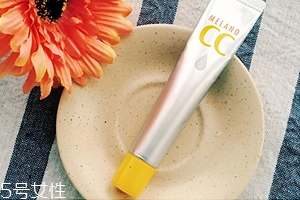 乐敦cc能涂在破了的痘痘上吗,用了乐敦cc爆痘了 乐敦cc能涂在破了的痘痘上吗,用了乐敦cc爆痘了