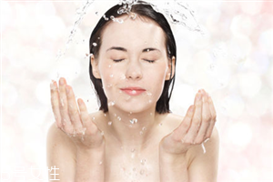 什么时间用洗面奶洗脸最好,洗脸用什么洗面奶好