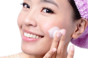 冬天早上洗脸要用洗面奶吗,敏感肌早上洗脸要用洗面奶吗