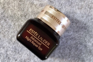 雅诗兰黛小棕瓶眼霜适合什么年龄,小棕瓶眼霜适合什么年龄段