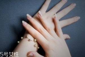 冬天怎么保养手部皮肤白嫩,冬天怎么保养手机