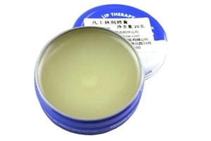 敏感肌肤能用凡士林吗,敏感肌可以用凡士林擦脸吗? 敏感肌肤能用凡士林吗,敏感肌可以用凡士林擦脸吗?