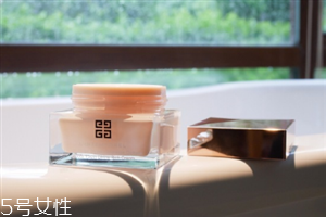 纪梵希化妆品适合什么年龄,纪梵希少女时光面霜好用吗