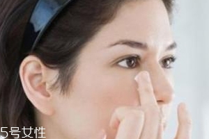 眼霜可以随时涂吗,眼霜可以一直涂吗? 眼霜可以随时涂吗,眼霜可以一直涂吗?