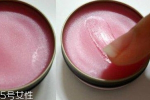 如何正确使用润唇膏,润唇膏怎么擦掉