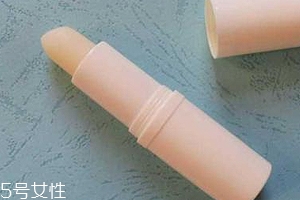 吃润唇膏会不会中毒,润唇膏吃下去有毒吗