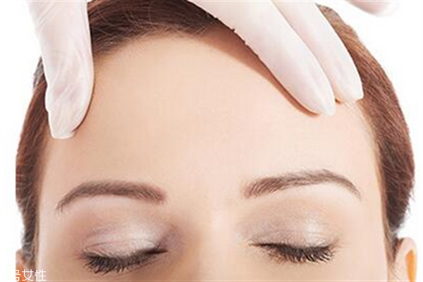 额头毛孔粗大怎么改善,额头毛孔粗大怎么办?怎么收缩毛孔?