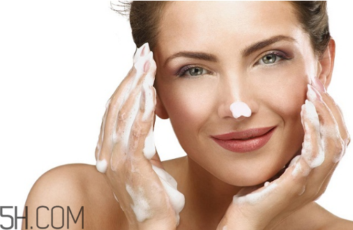 用完洗面奶之后脸发红,用完洗面奶脸上发红怎么回事